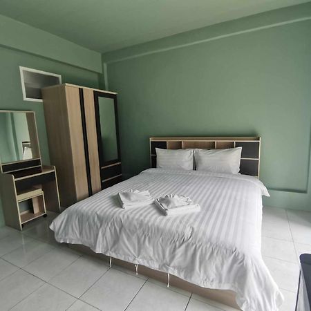 4 Palms Hotel Pratumanak Pattaya Exteriör bild