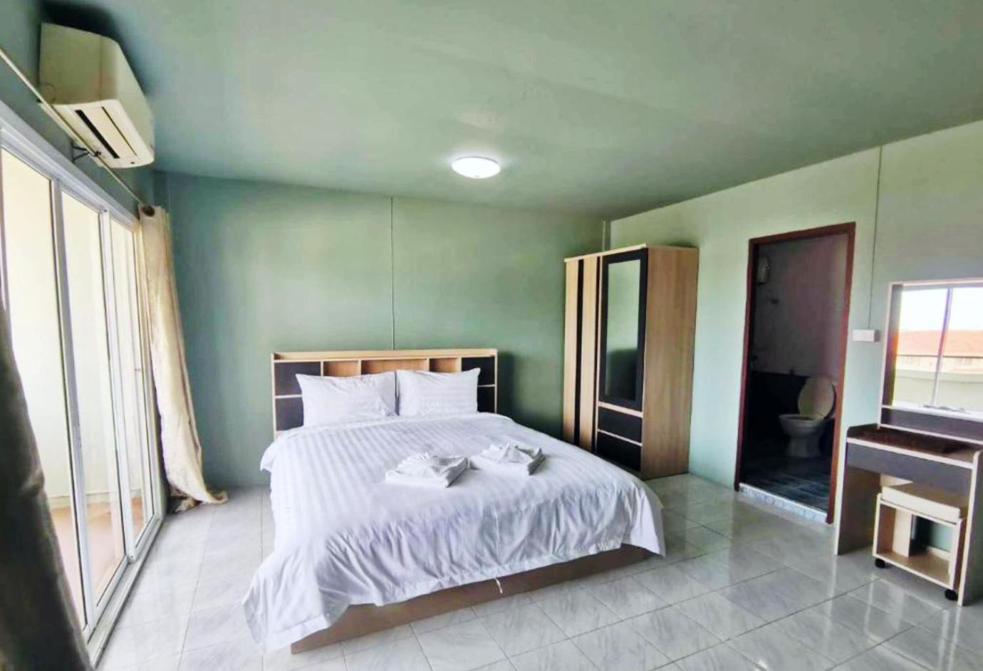4 Palms Hotel Pratumanak Pattaya Exteriör bild