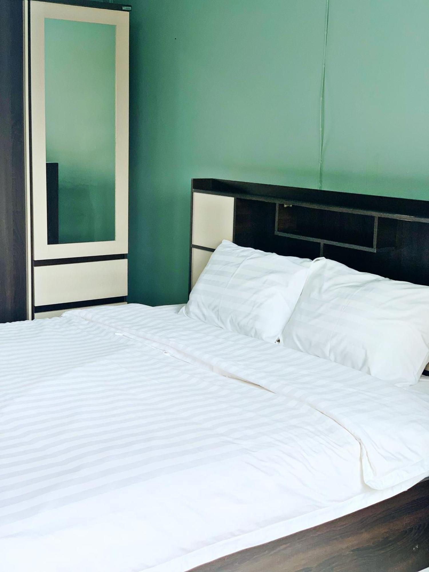 4 Palms Hotel Pratumanak Pattaya Exteriör bild