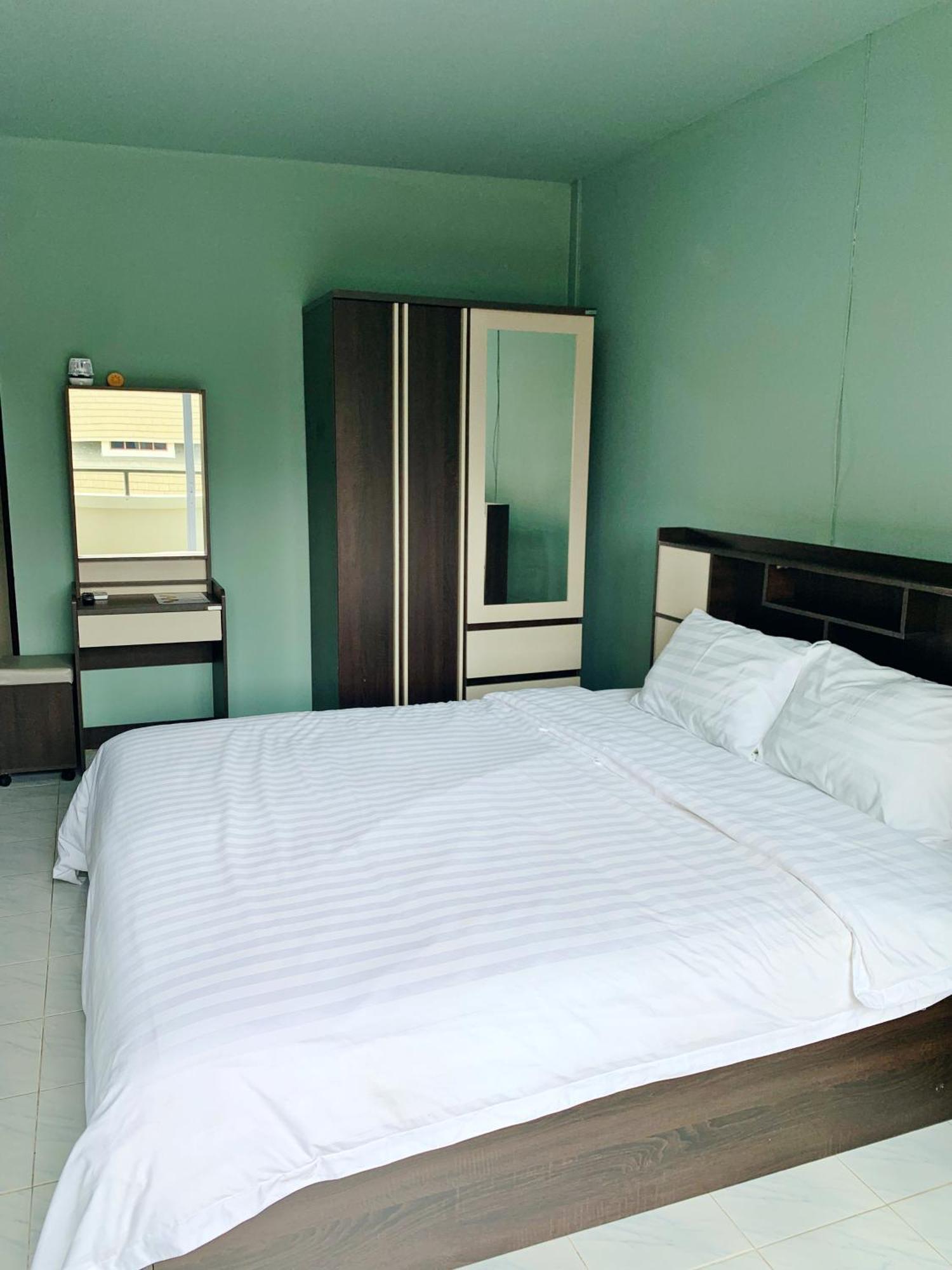 4 Palms Hotel Pratumanak Pattaya Exteriör bild