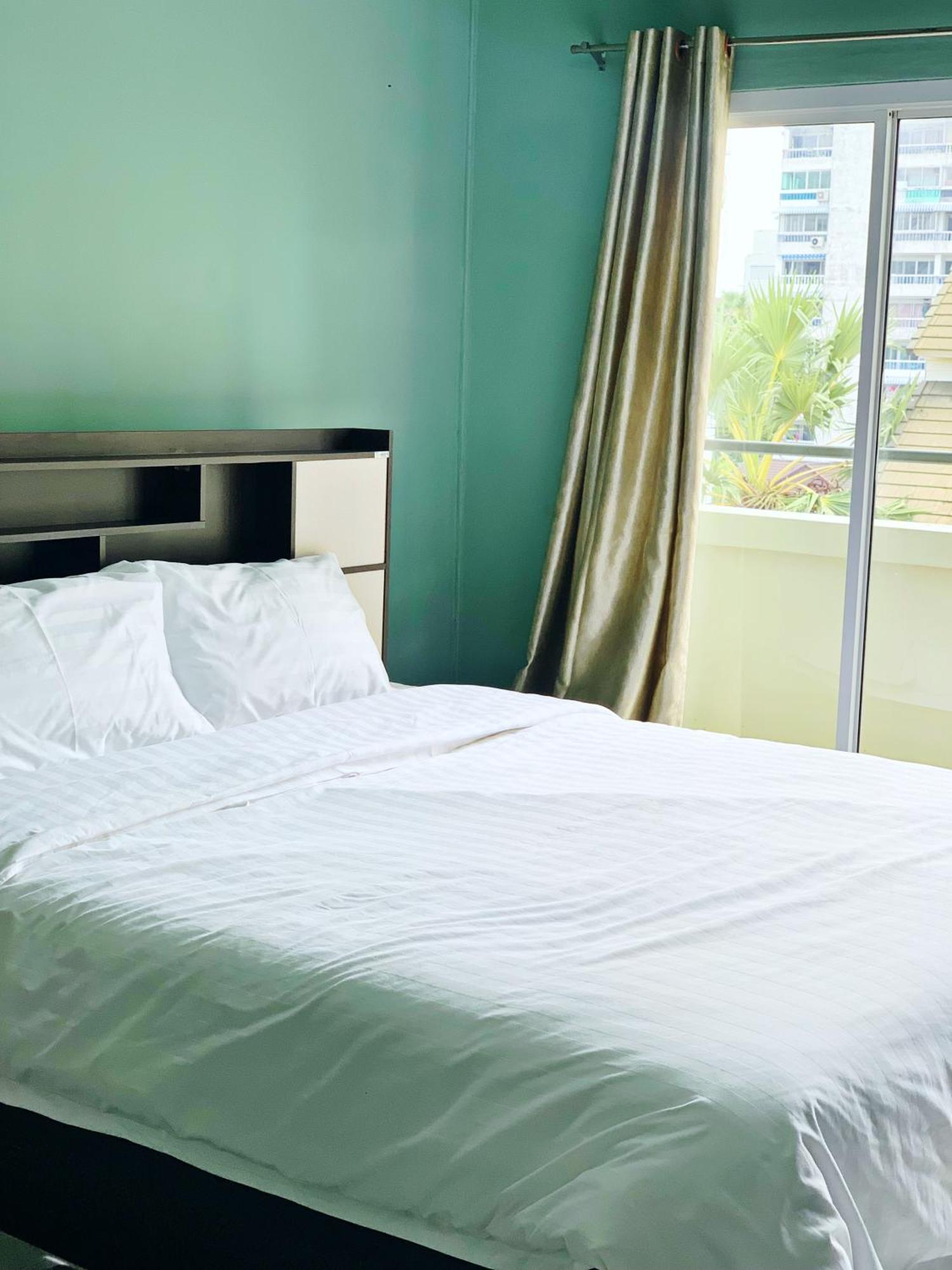 4 Palms Hotel Pratumanak Pattaya Exteriör bild